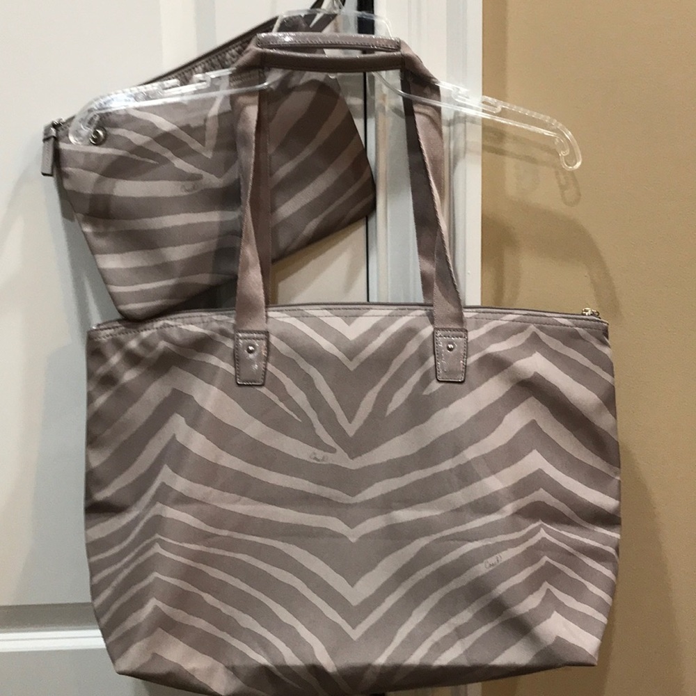 🎉HOST PICK 🎉COACH Signature Bag & Snap Pouch - Picture 5 of 15
